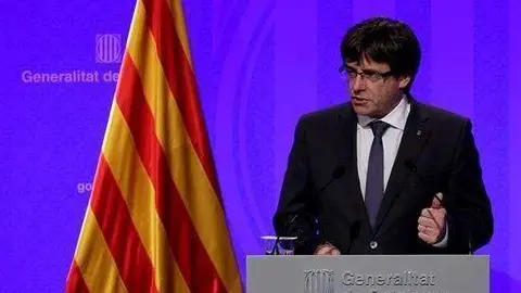Puigdemont reclama mediaci&oacute;n internacional y la retirada de los efectivos policiales