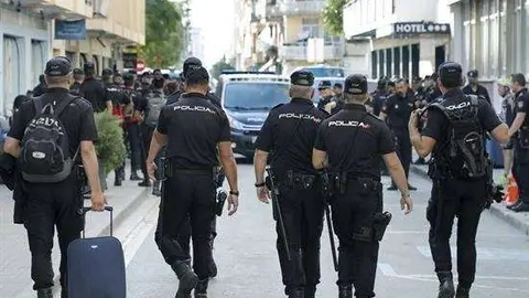 Los polic&iacute;as salen de Pineda al vencer hoy el contrato con los hoteles