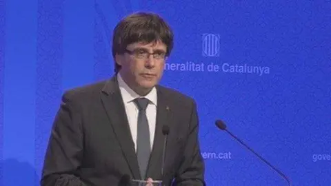 Puigdemont retrasa al martes su comparecencia en el Parlament tras el 1-O