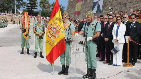 Entrega bandera a la Legi&oacute;n coronel F&eacute;lix Abad