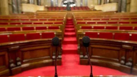 Se retrasa una hora el pleno del Parlament