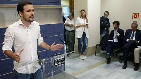 IU pide a Rajoy que "recoja el guante" de Puigdemont y negocie