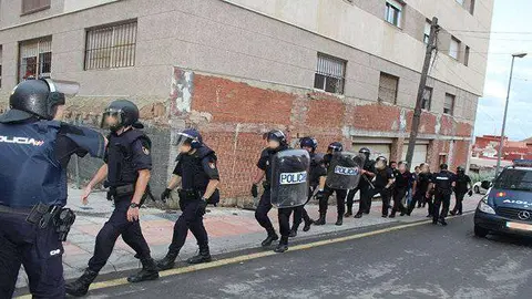 POLICIAS LLEGANDO