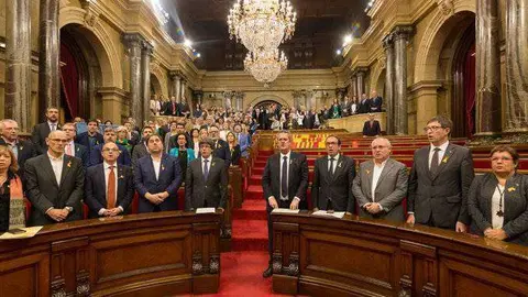 Los diputados independentistas cantan "El segadors" al t&eacute;rmino de la sesi&oacute;n (PARLAMENT DE CATALUNYA)