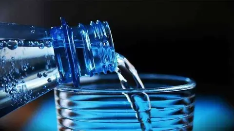 Botella de agua./ Pixabay