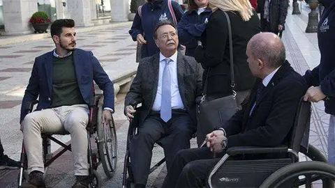 vivas cucurull n&eacute;stor garc&iacute;a silla de ruedas