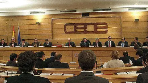 Reuni&oacute;n de los representantes de la CEOE (E.D.)