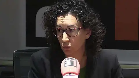 La l&iacute;der de ERC, Marta Rovira, durante la entrevista en RAC1 este viernes.