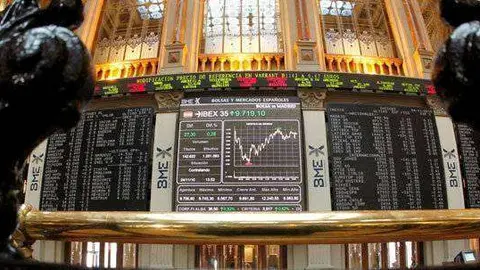 MD50. MADRID, 24/11/2010.- Vista del principal indicador del mercado burs&aacute;til espa&ntilde;ol, el IBEX 35, que este mediod&iacute;a rebotaba el 0,23% tras oscilar desde la apertura entre las ganancias del primer cambio y las p&eacute;rdidas de minutos despu&eacute;s, alarmado por la desconfianza y la tensi&oacute;n que no abandonan los mercados. EFE/Javier Liz&oacute;n