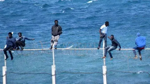 migrantes en la valla