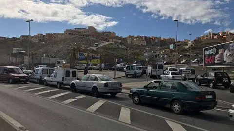Imagen de un atasco provocado por los coches patera (C.A.)