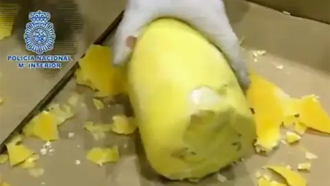 El operativo de la Polic&iacute;a Nacional con la polic&iacute;a portuguesa descubri&oacute; centenares de kilos de coca&iacute;na escondidos as&iacute; en las frutas procedentes de Sudam&eacute;rica. | Polic&iacute;a Nacional