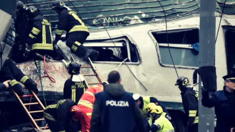 Descarrile de un tren en Mil&aacute;n. RR SS.