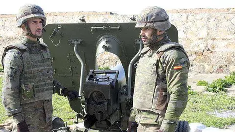 HACHO CA&Ntilde;ONAZO SOLDADOS EJ&Eacute;RCITO MILITAR