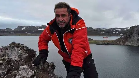 El capit&aacute;n de fragata Javier Montojo, en una imagen de archivo. | Ministerio de Defensa