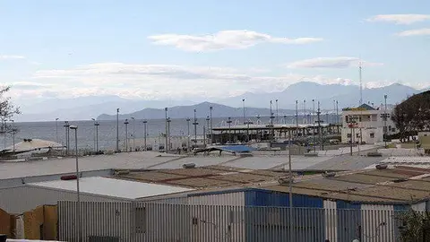 Instalaciones fronterizas vistas desde el pol&iacute;gono Tarajal II (C.A.)