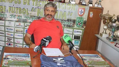 Nayim, durante la presentaci&oacute;n del campus que lleva su nombre (J. CHELLARAM)