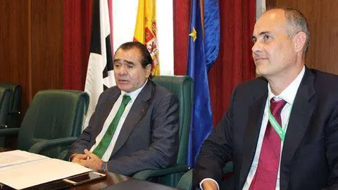 Rodr&iacute;guez Valero (izqda.) y L&oacute;pez Ansorena, durante su comparecencia hoy ante los medios (C.A.)