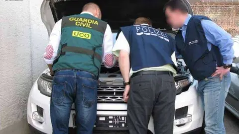 guardi civil y coches