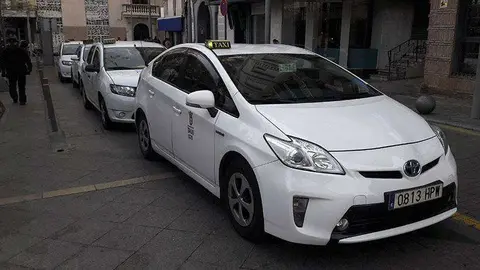 Parada de taxis en la Plaza de los Reyes (C.A.)
