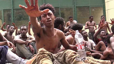 migrantes reci&eacute;n llegados ante el CETI
