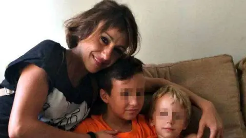 Juan Rivas, con sus hijos (E.D.)