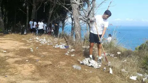 J&oacute;venes en el monte