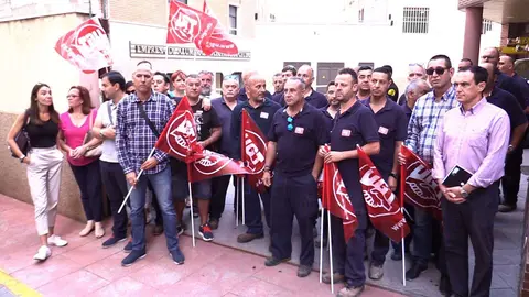 FOTO CONCENTRACION TRABAJADORES EMPRESA AUMBRADO