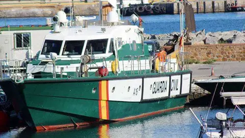 Una embarcaci&oacute;n de la Guardia Civil en su base (C.A.)