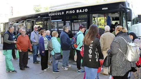 Parada de autob&uacute;s junto al Mercado Central (C.A.)