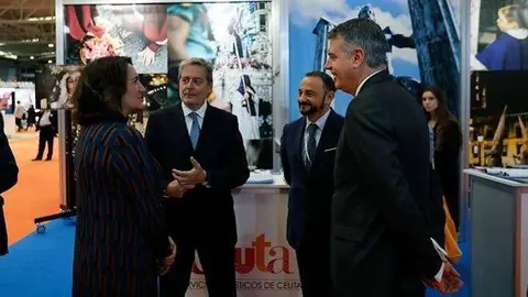 El consejero Carreira, segundo por la izquierda, hoy en Intur (CEDIDA)