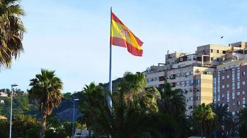 Bandera de Espa&ntilde;a en el Paseo de la Marina (C.A.)