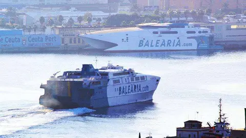 Passion-por-formentera-y-avemar-dos-entrando-a-puerto-BAlearia-(15)