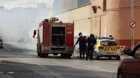 bomberos incendios contenedor