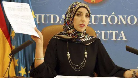 F&aacute;tima Hamed muestra a los periodistas la denuncia formalizada ante el Juzgado n&uacute;mero 5 (C.A.)