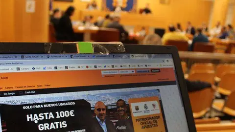 Un momento del pleno celebrado hoy (C.A.) juego online