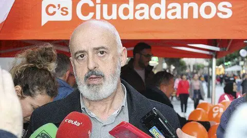 Varga ha atendido esta tarde a los medios en el Paseo del Revell&iacute;n (C.A.)