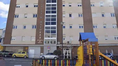 Fachada de la residencia de mayores Nuestra Se&ntilde;ora de &Aacute;frica (C.A.)