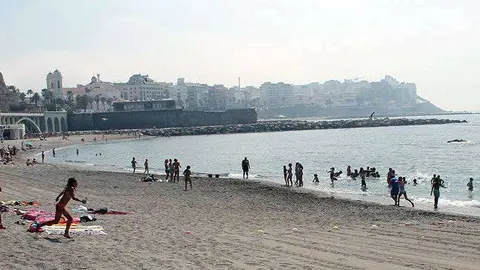 Ba&ntilde;istas en la playa de El Chorrillo (C.A./ARCHIVO)