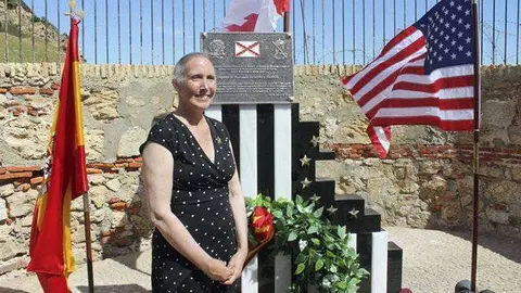 Kristine Sjostrom, socia honor&iacute;fica de la asociaci&oacute;n cultural estadounidense &ldquo;Fernando de Leyba&rdquo;