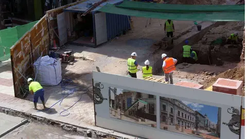 Trabajadores en la obra de remodelaci&oacute;n de la Gran V&iacute;a (C.A./ARCHIVO)