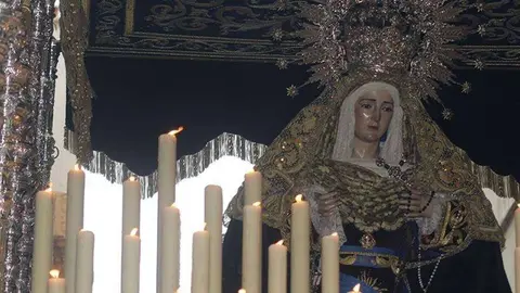 La Virgen de la Caridad, durante su desfile procesional (C.A.)