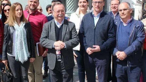 Vivas, en el centro, junto a los candidatos del PP a las generales y otros simpatizantes y dirigentes del partido (C.A.)