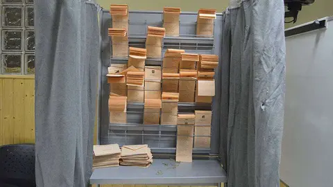 Papeletas de voto en un colegio electoral (C.A./ARCHIVO)