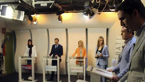 Los cinco candidatos, antes del comienzo del debate en RTVCE (C.A.)