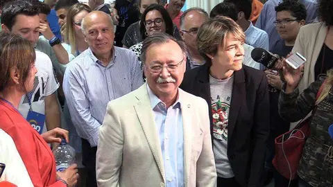 Vivas celebra la victoria con los suyos en la sede del PP (C.A.)