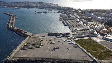 Vista a&eacute;rea del puerto de Ceuta (C.A.) PARA DENTRO
