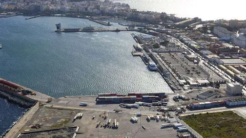 Vista a&eacute;rea del puerto de Ceuta (C.A.) PARA FUERA