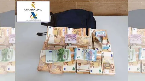 El dinero incautado por los agentes (GUARDIA CIVIL)
