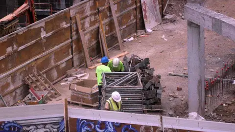 Trabajadores, en la obra de la Gran V&iacute;a (C.A.)